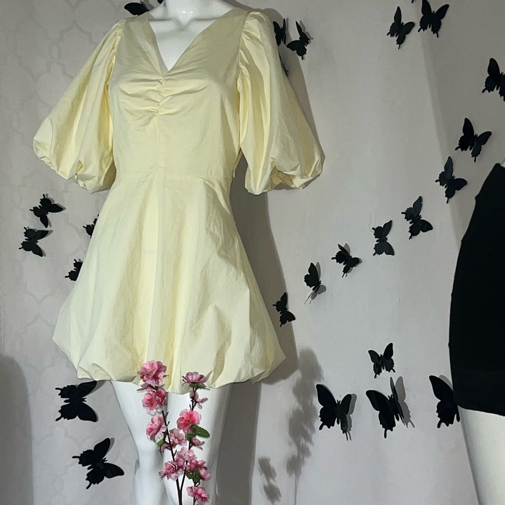 Beautiful dress with open tie up back๐โจ mint condition. - Picture 1 of 4